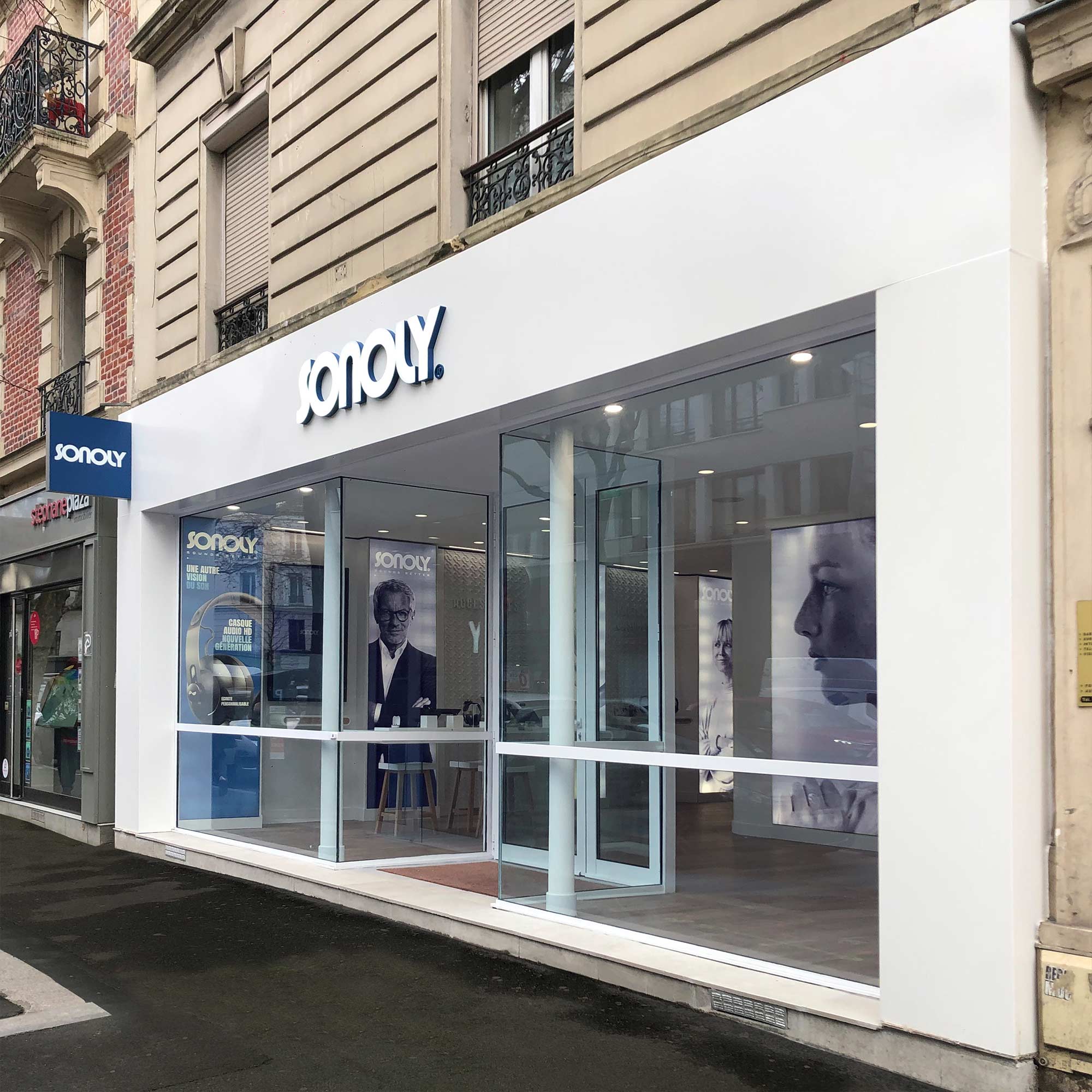 Sonoly-sounds-better-audiologistes-casques-hd-appareils-auditifs-protection-auditive-Photos-magasin-SONOLY-Clichy-IMAGES-03