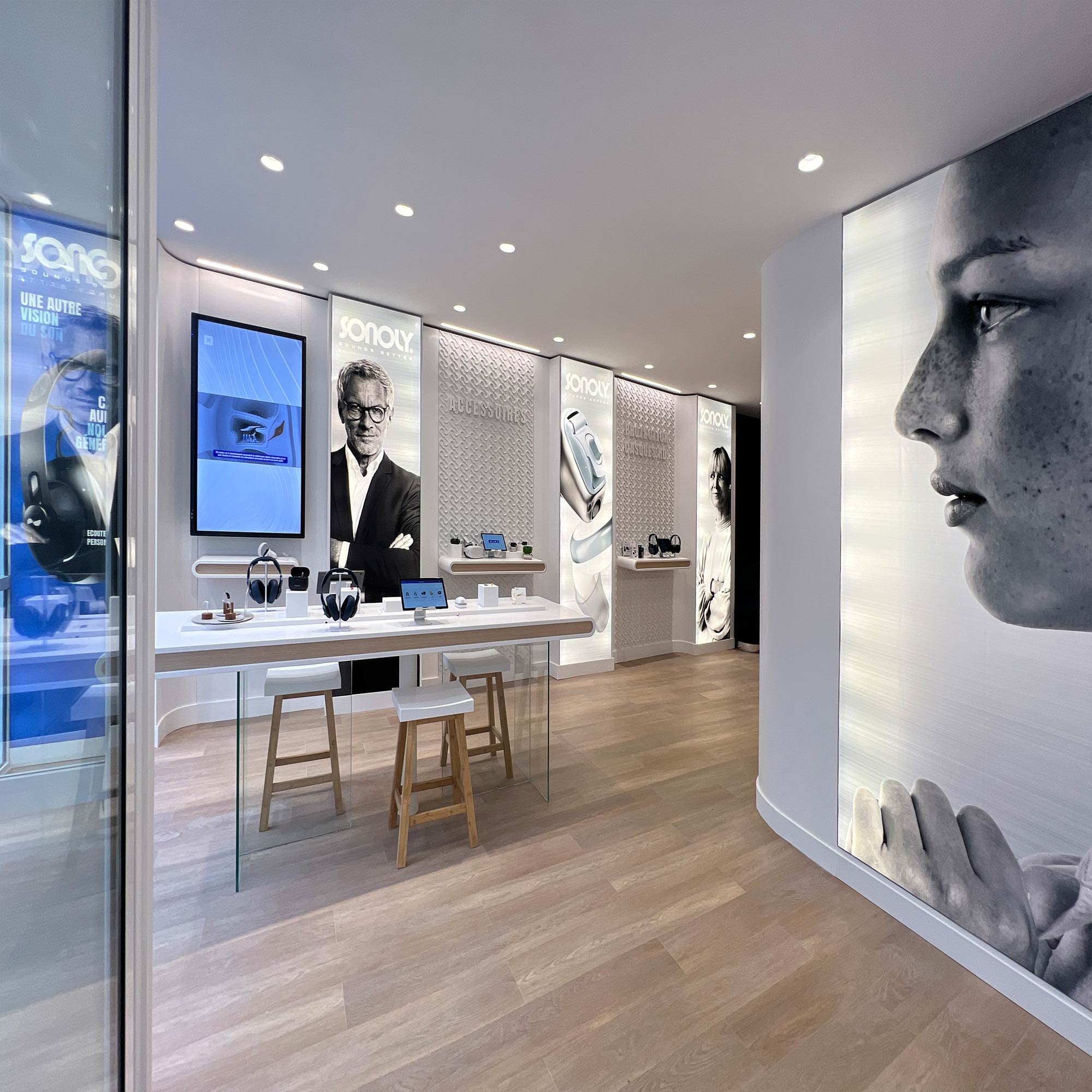 Sonoly-sounds-better-audiologistes-casques-hd-appareils-auditifs-protection-auditive-Photos-magasin-SONOLY-Clichy-IMAGES-04