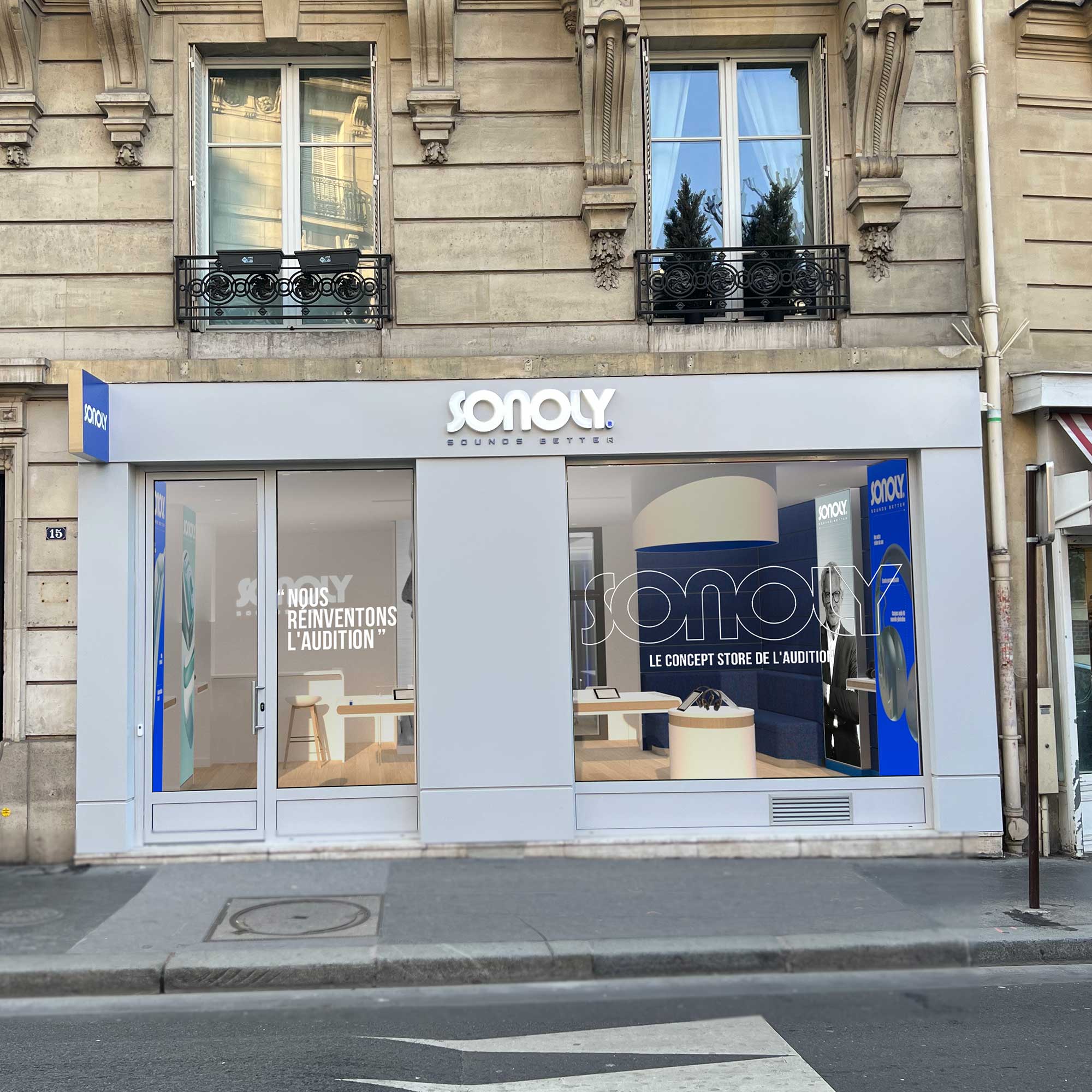 Sonoly-sounds-better-audiologistes-casques-hd-appareils-auditifs-protection-auditive-Photos-magasin-SONOLY-Paris-16-La-Muette-facadev2